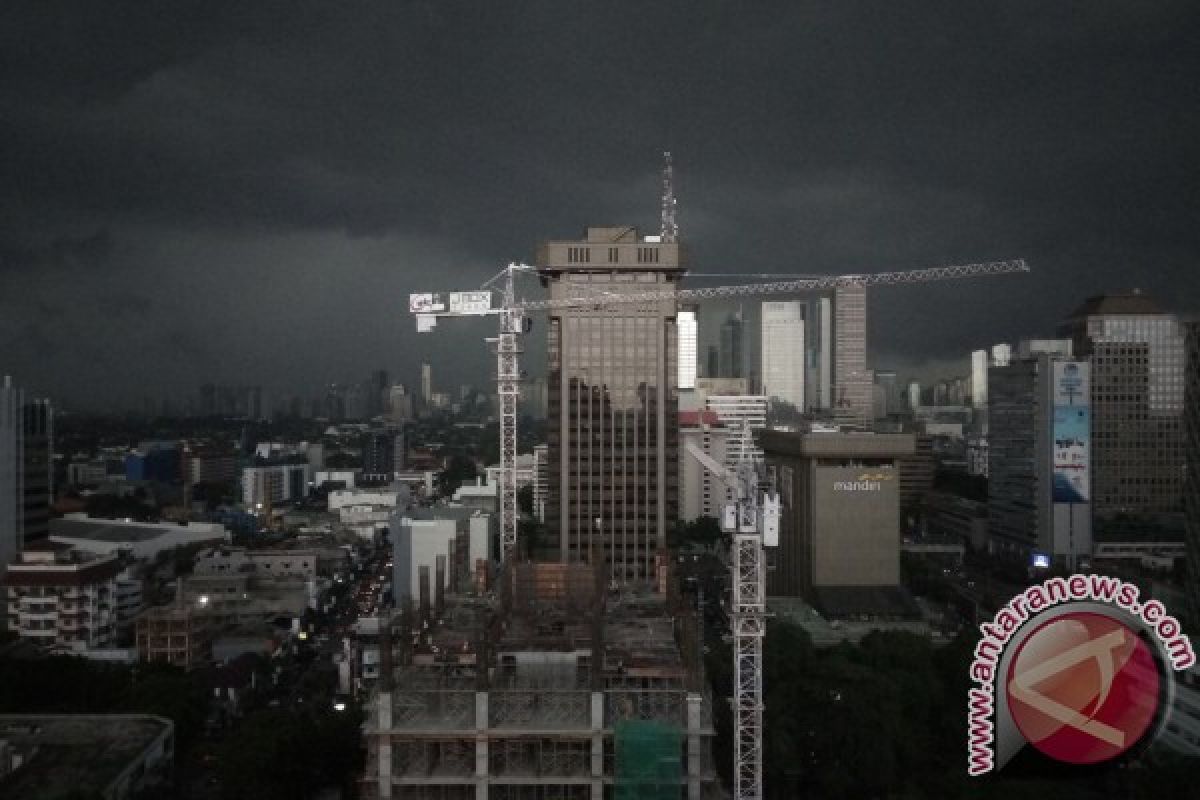 Jakarta waspada hujan petir siang hari ini