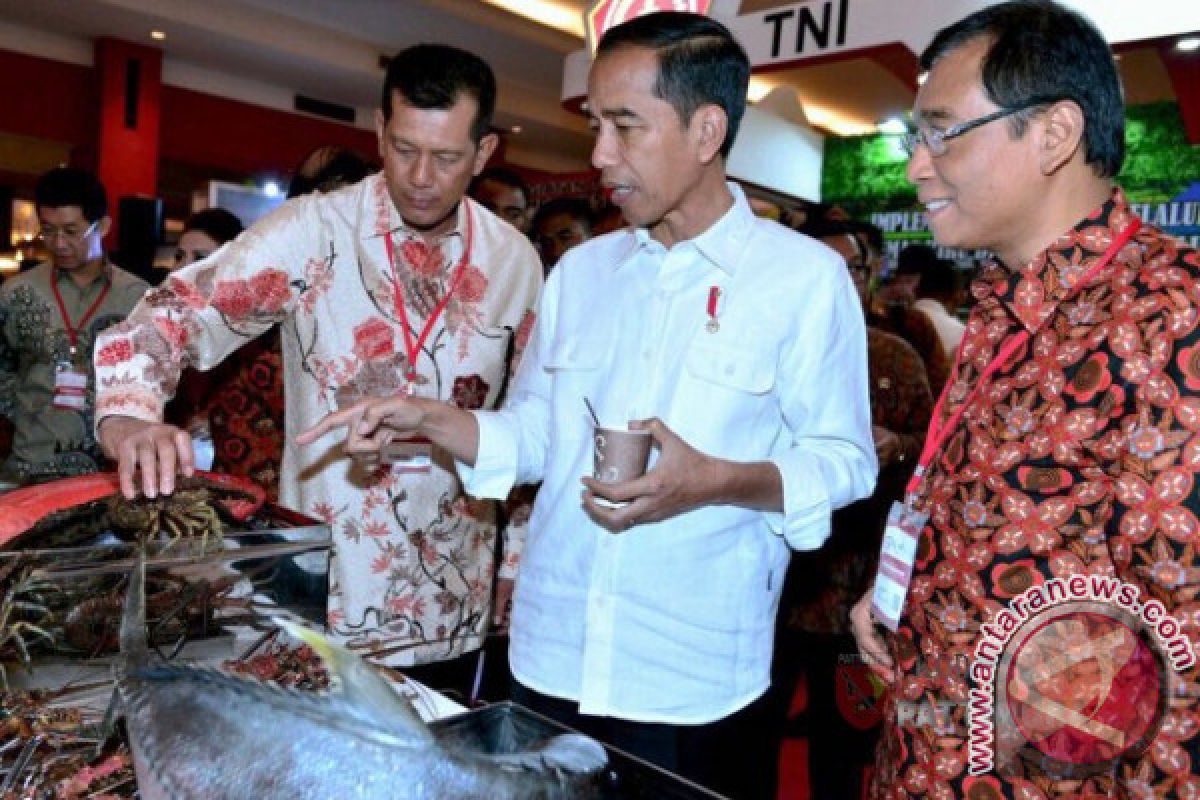 Jokowi tinjau padat karya di Ambon