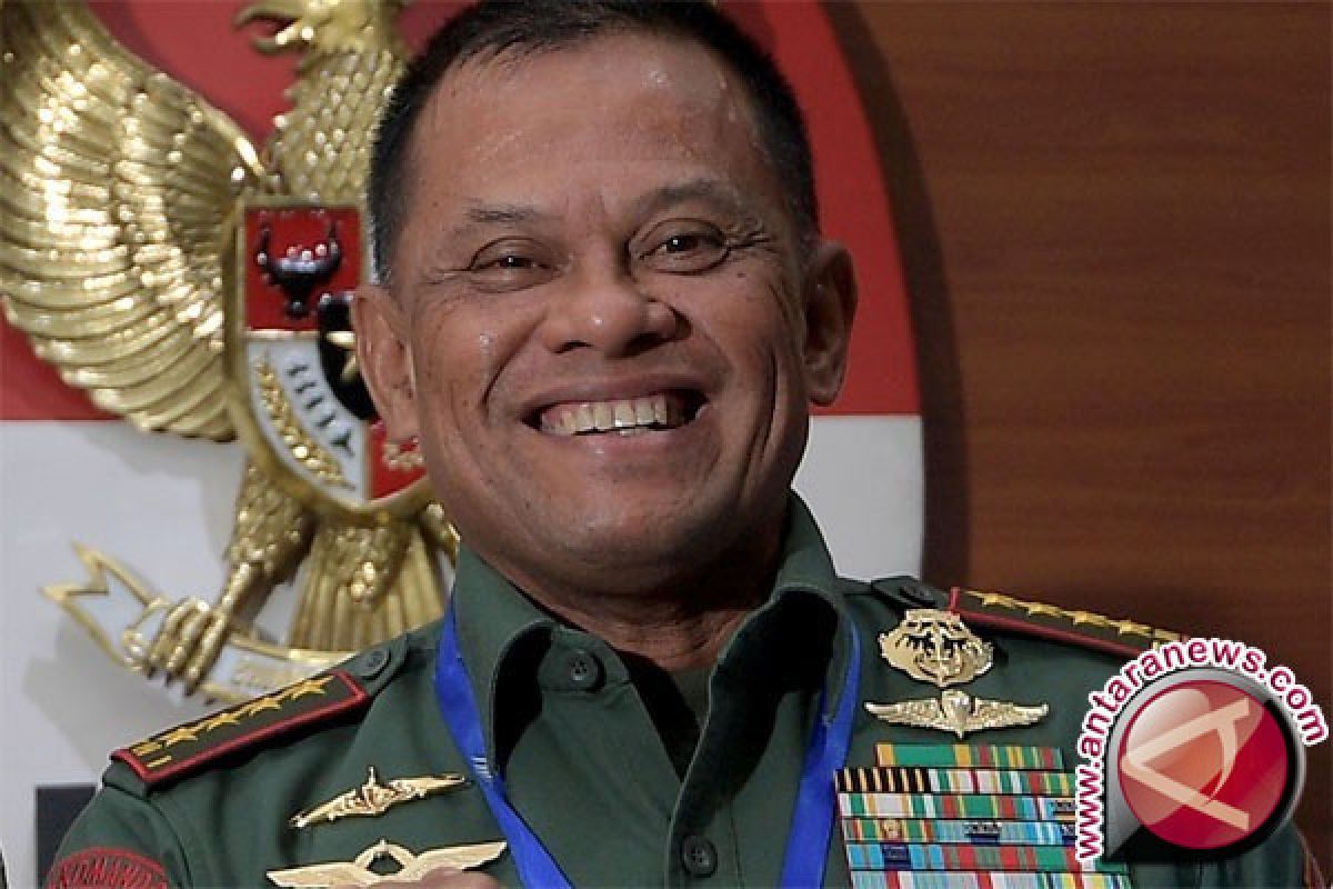 Ribuan Mahasiswa Foto Selfie dengan Panglima TNI