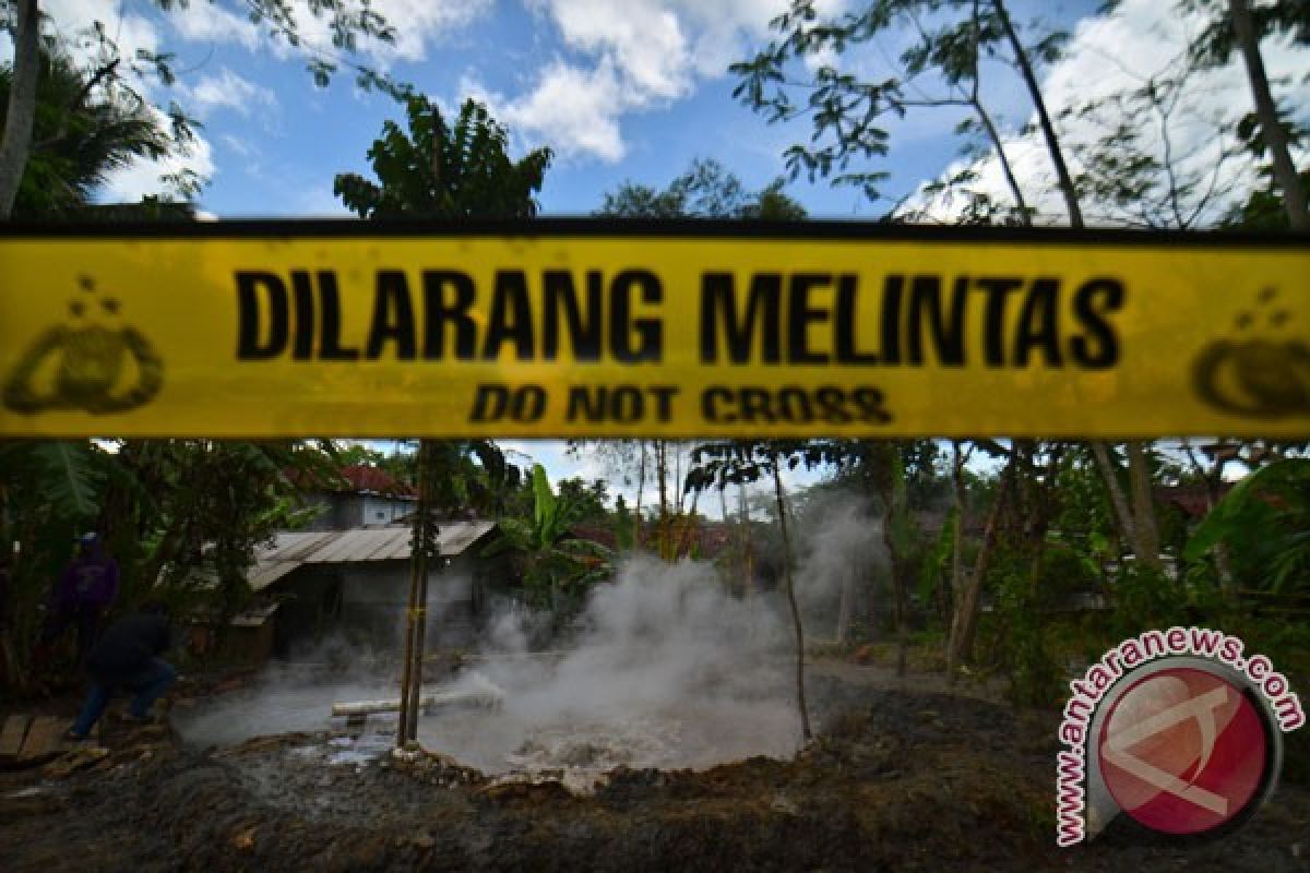 Polisi jaga lokasi semburan lumpur di Tasikmalaya