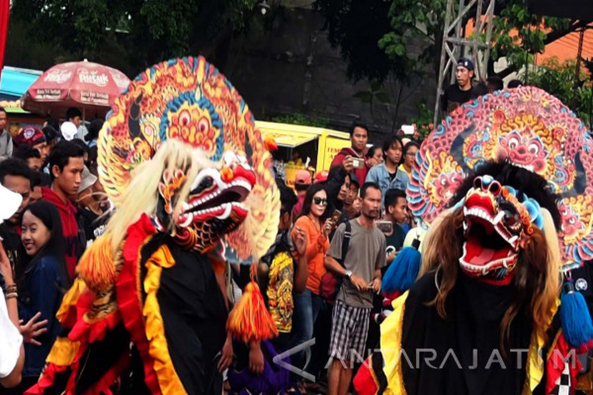 Parade Barongan Mencapai Puncak saat Kesurupan Massal