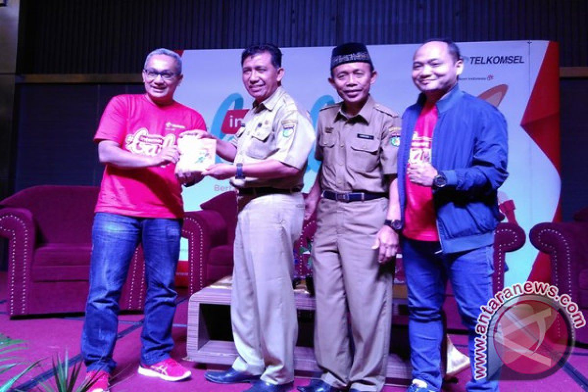 Telkomsel Beri Pendidikan Internet Baik Di Palu