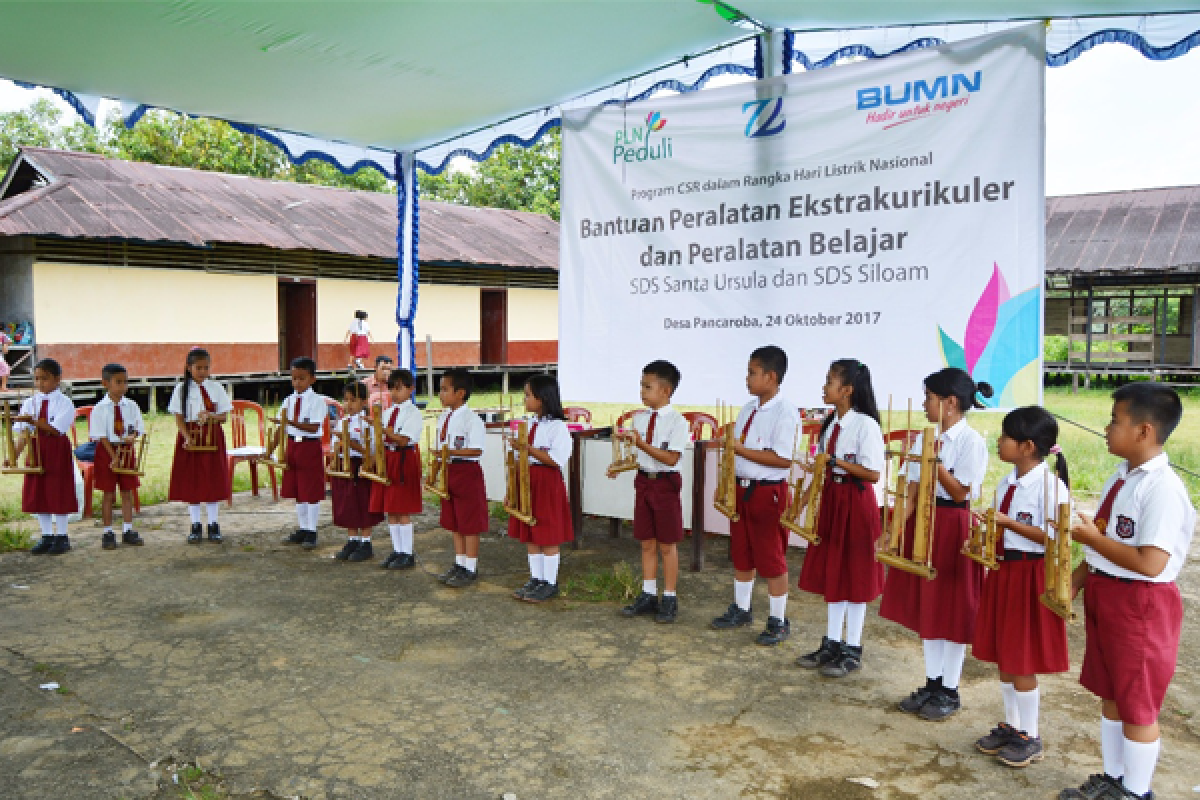PLN Bantu Sekolah di KKR Dan Sanggau