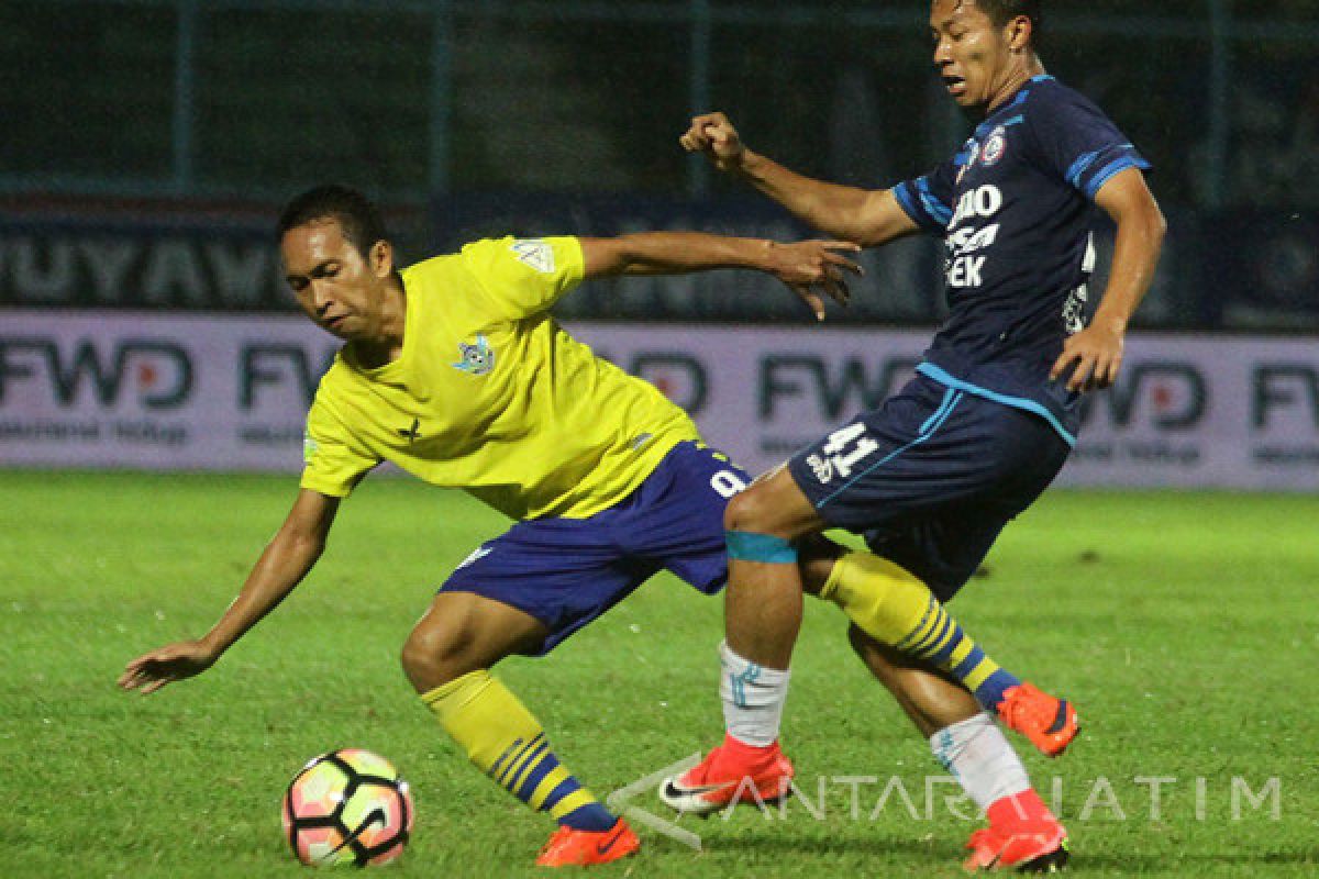 PS TNI Tundukkan Persegres GU 3-0