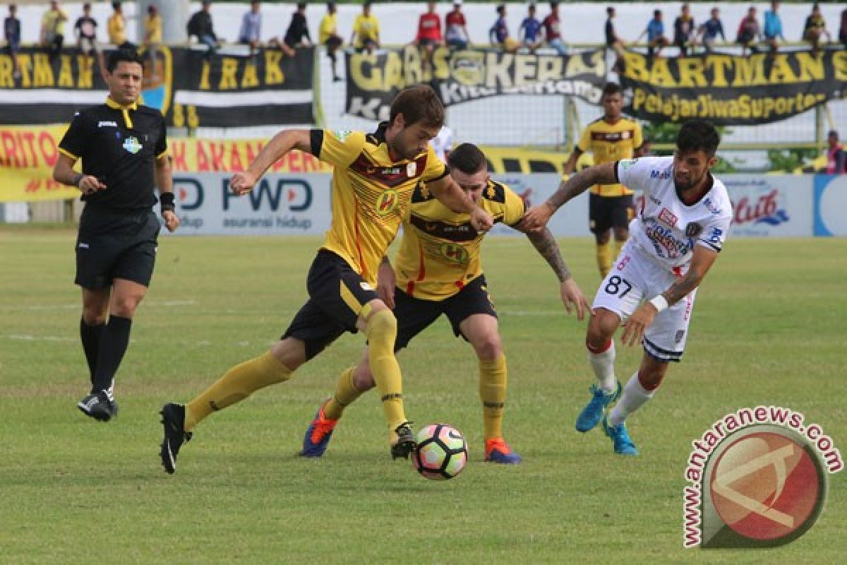 Kebobolan di pengujung laga, Barito Putera hanya imbangi Bali United 1-1