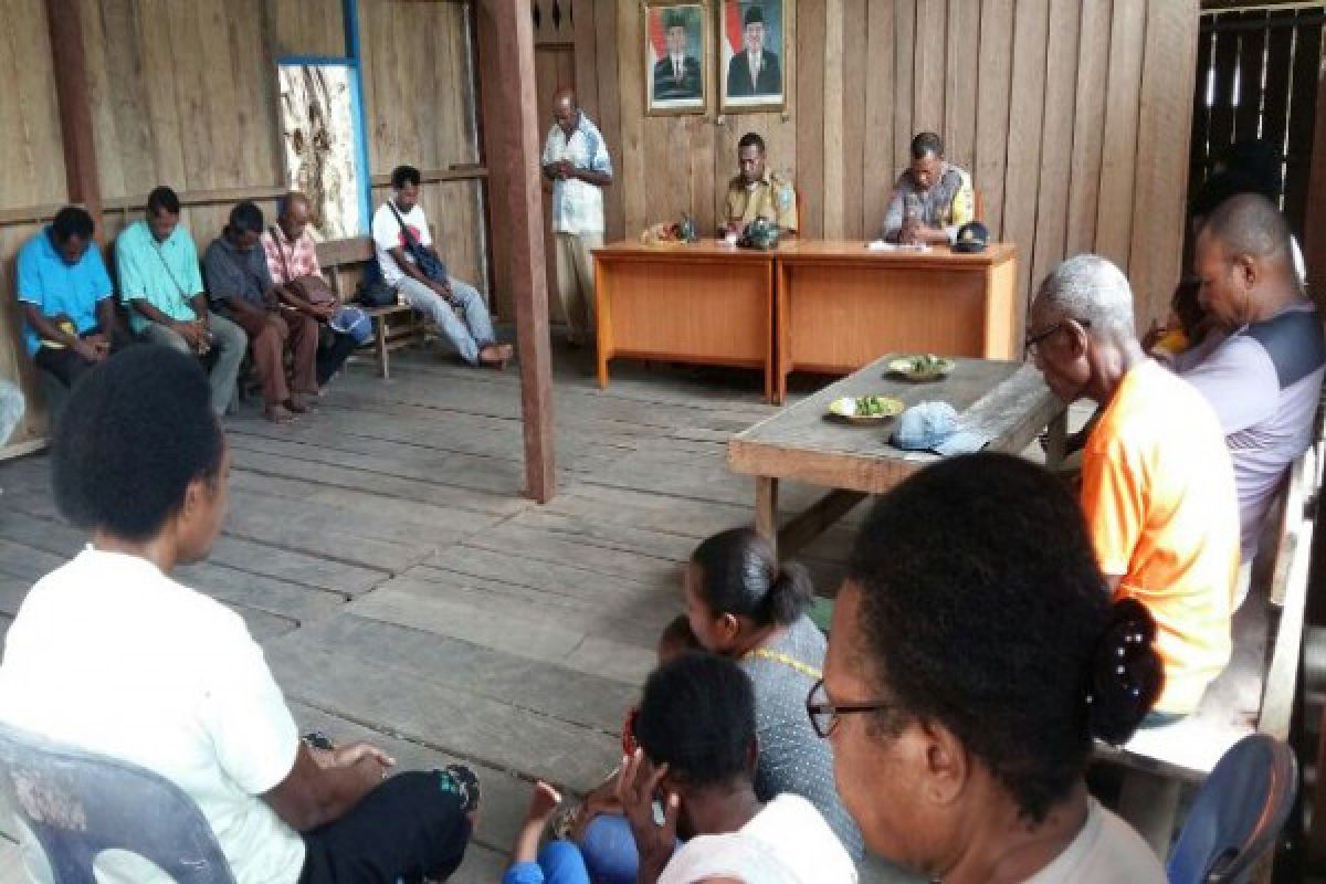 Kapolsek Bonggo sosialisasi Kampung ATM di Taronta Sarmi