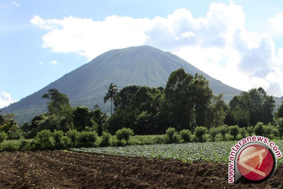 Aktivitas vulkanik Gunung Lokon Tomohon meningkat