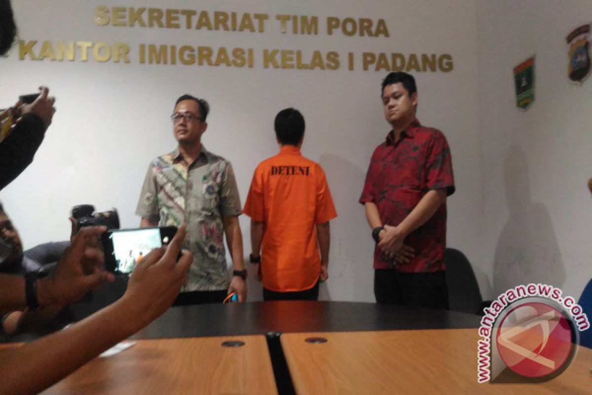 Imigrasi Padang Periksa Dua WNA Diduga Menyalahi Izin Tinggal