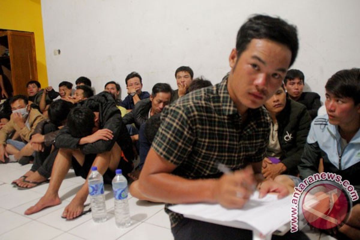 Polair Polda NTT amankan 41 imigran asal Vietnam