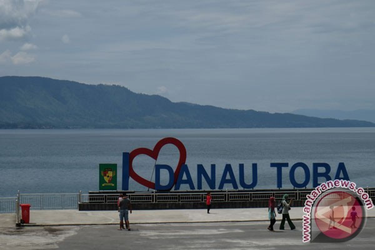 Developing Lake Toba tourism through geopark concept