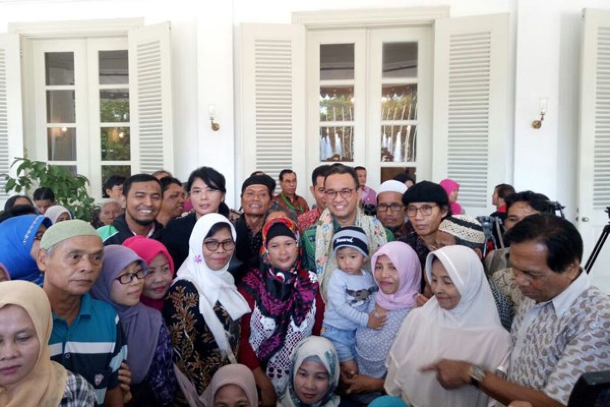 Anies Masih Simpan Gendongan Pemberian Warga Bukit Duri - ANTARA News