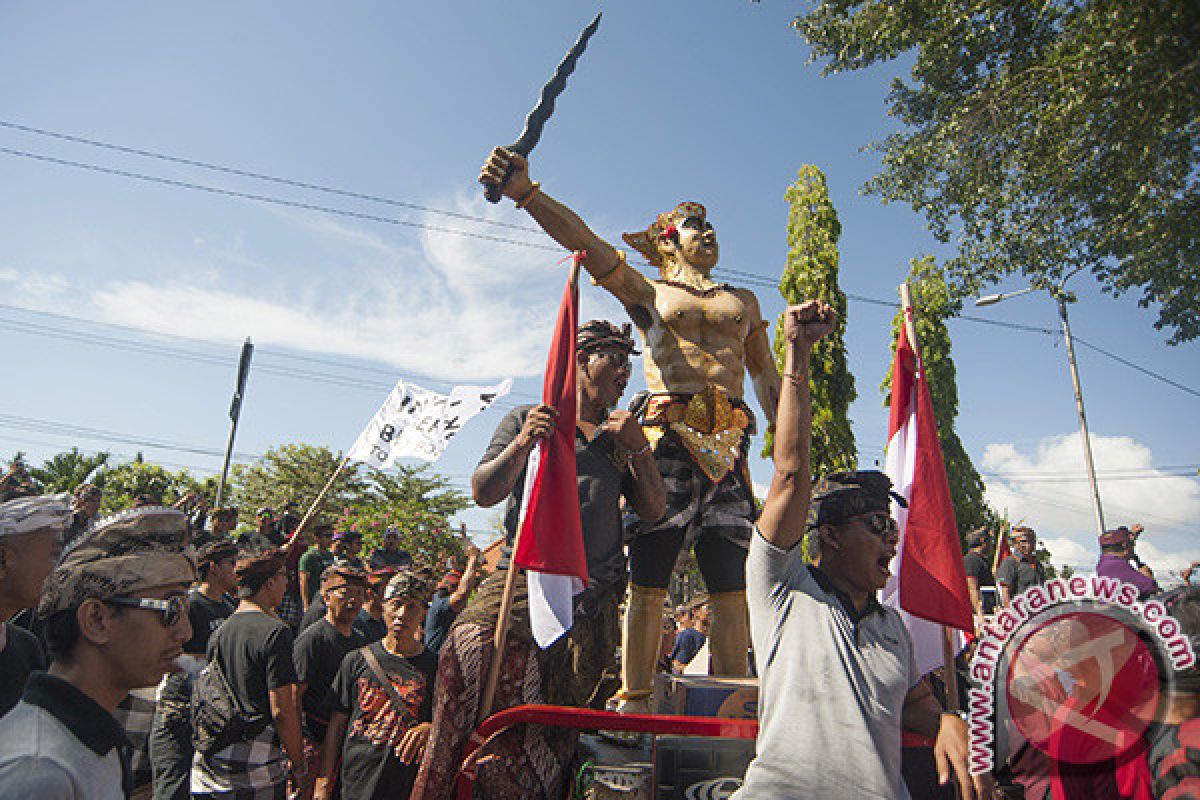 Ratusan Warga Sanur Tutup Jalan By Pass