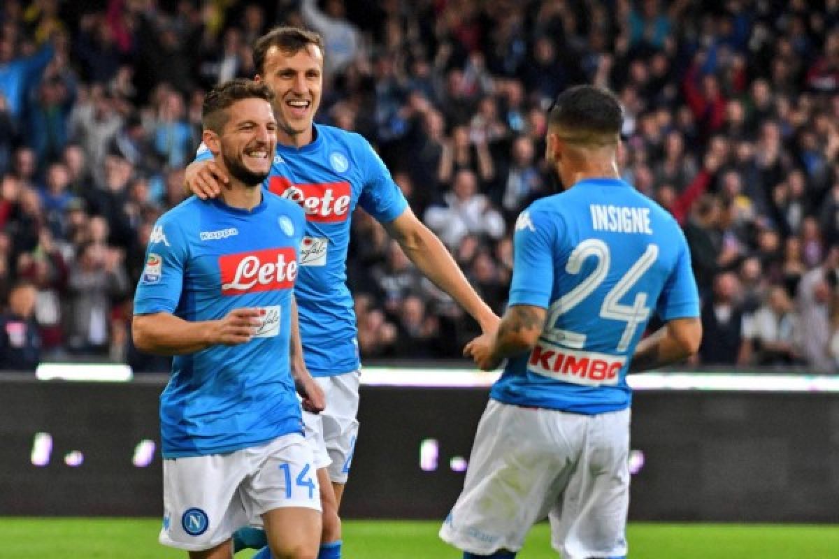 Napoli masih pemuncak klasemen Liga Italia