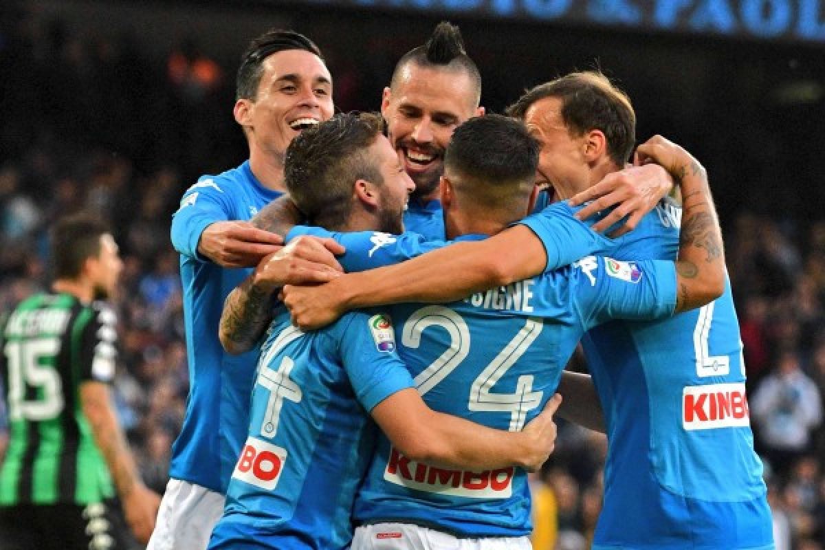 Presiden Napoli mau mainkan laga Liga Champions di Bari