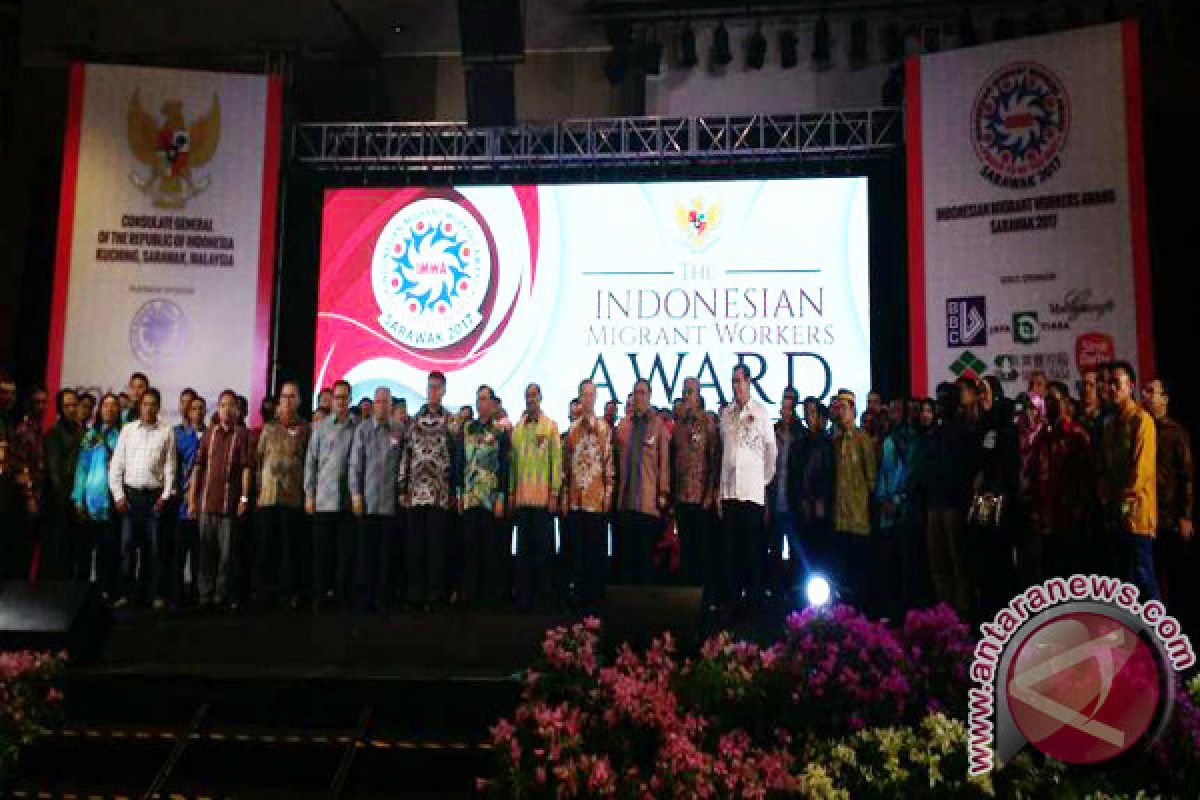 KJRI Kuching Beri Penghargaan Pekerja Migran Terbaik