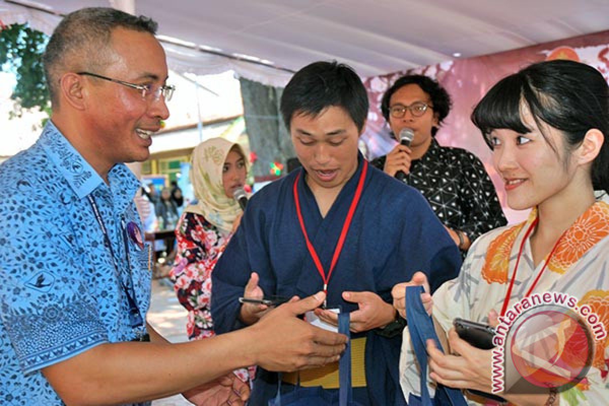 Guru Jepang Promosikan Lombok Lewat Tulisan