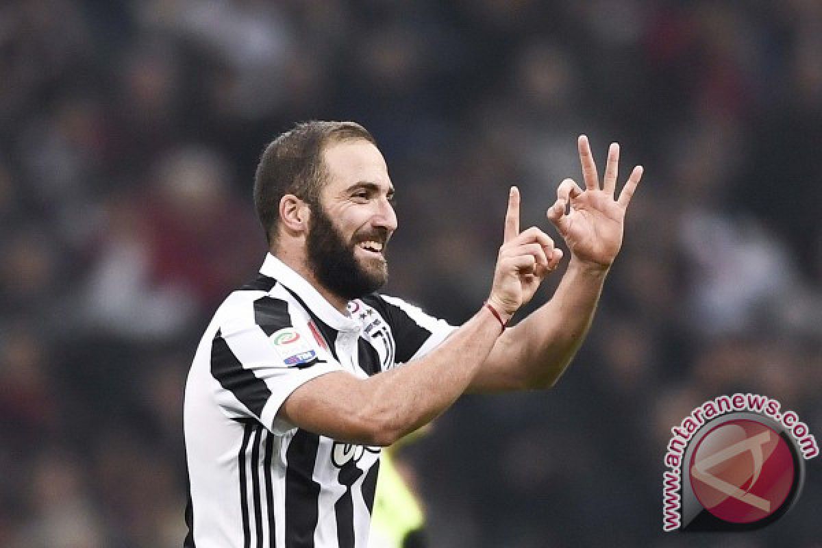 Gonzalo Higuain berharap dapat direkrut AC Milan