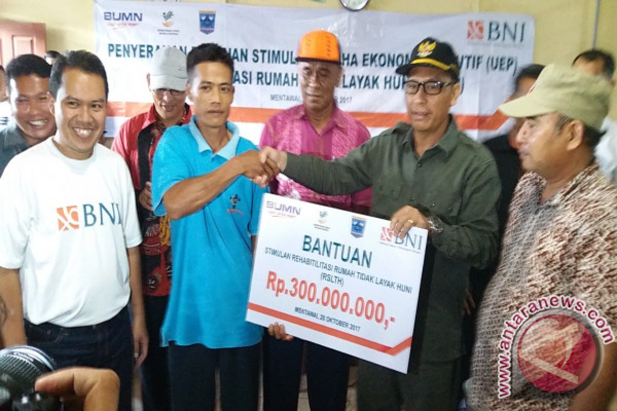 Mentawai Terima Bantuan UEP dan RS-RTLH dari Kemensos RI