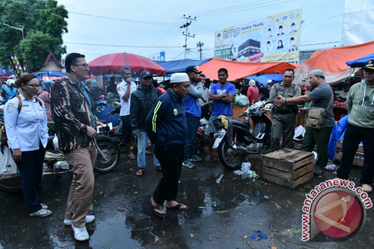 Pemprov lepas tangan terkait relokasi Pasar Angsoduo