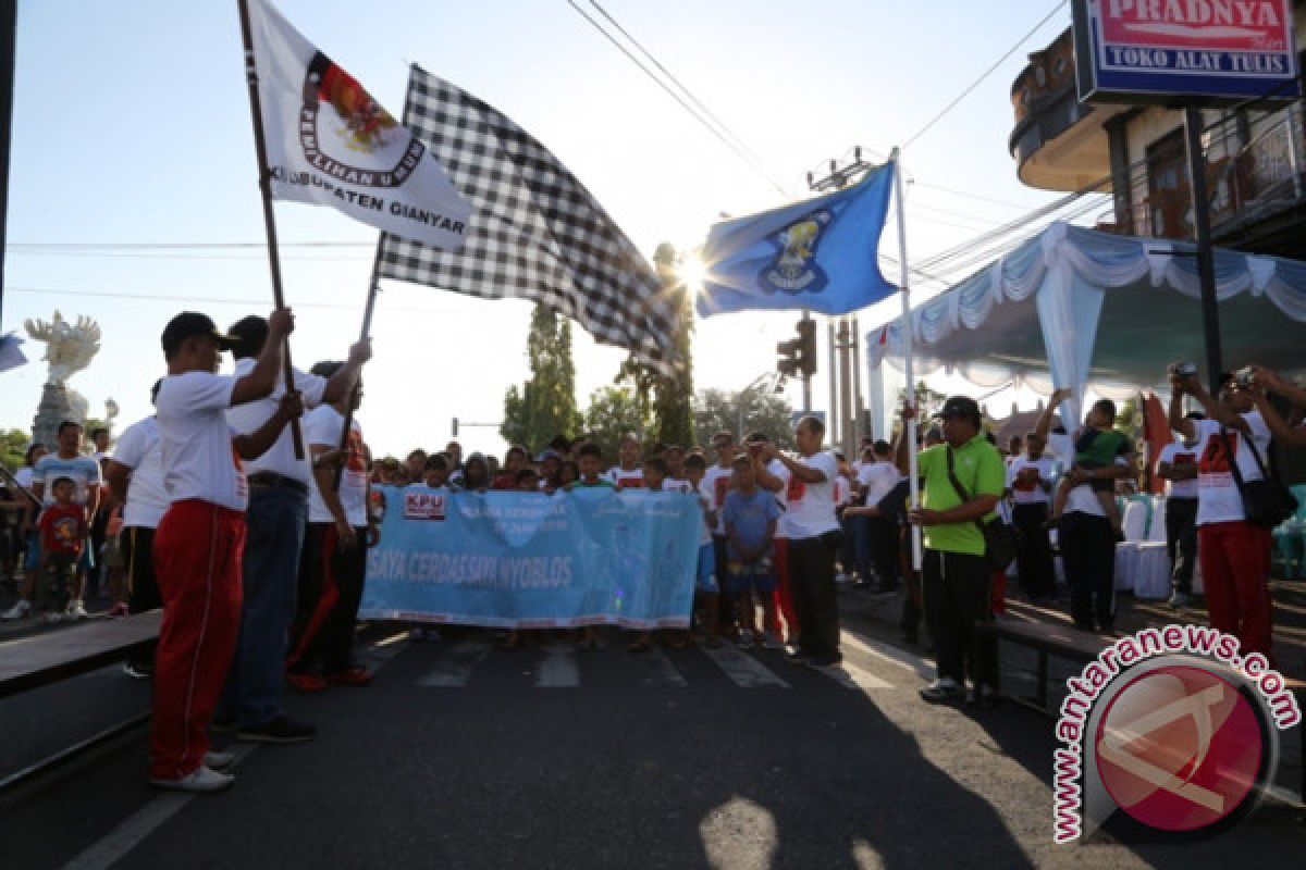 KPU Gianyar Menggelar Jalan Santai Sadar Pilkada