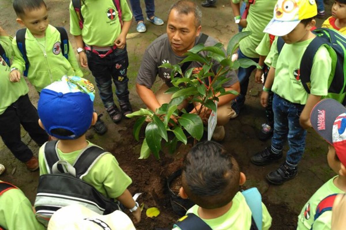 Kebun Binatang Bandung kini punya Zoo Educator