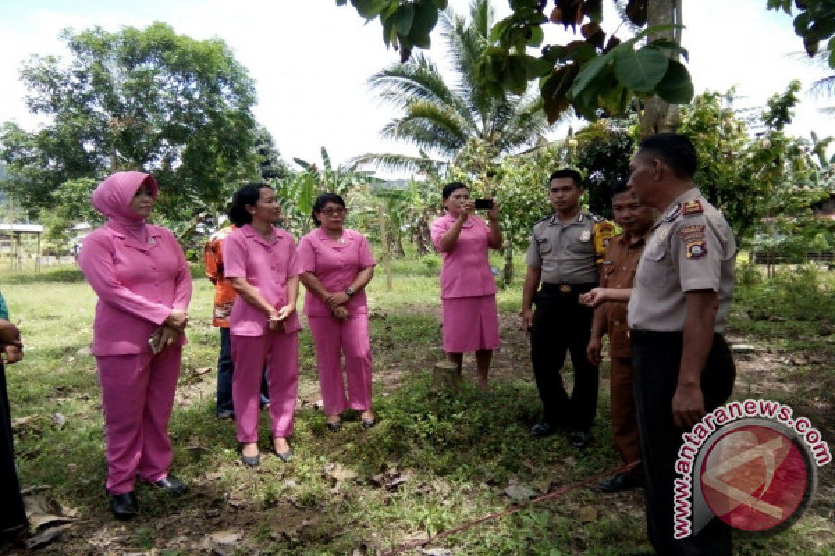 Bhayangkari Pohuwato Gelar Pengobatan Gratis Di Taluditi 