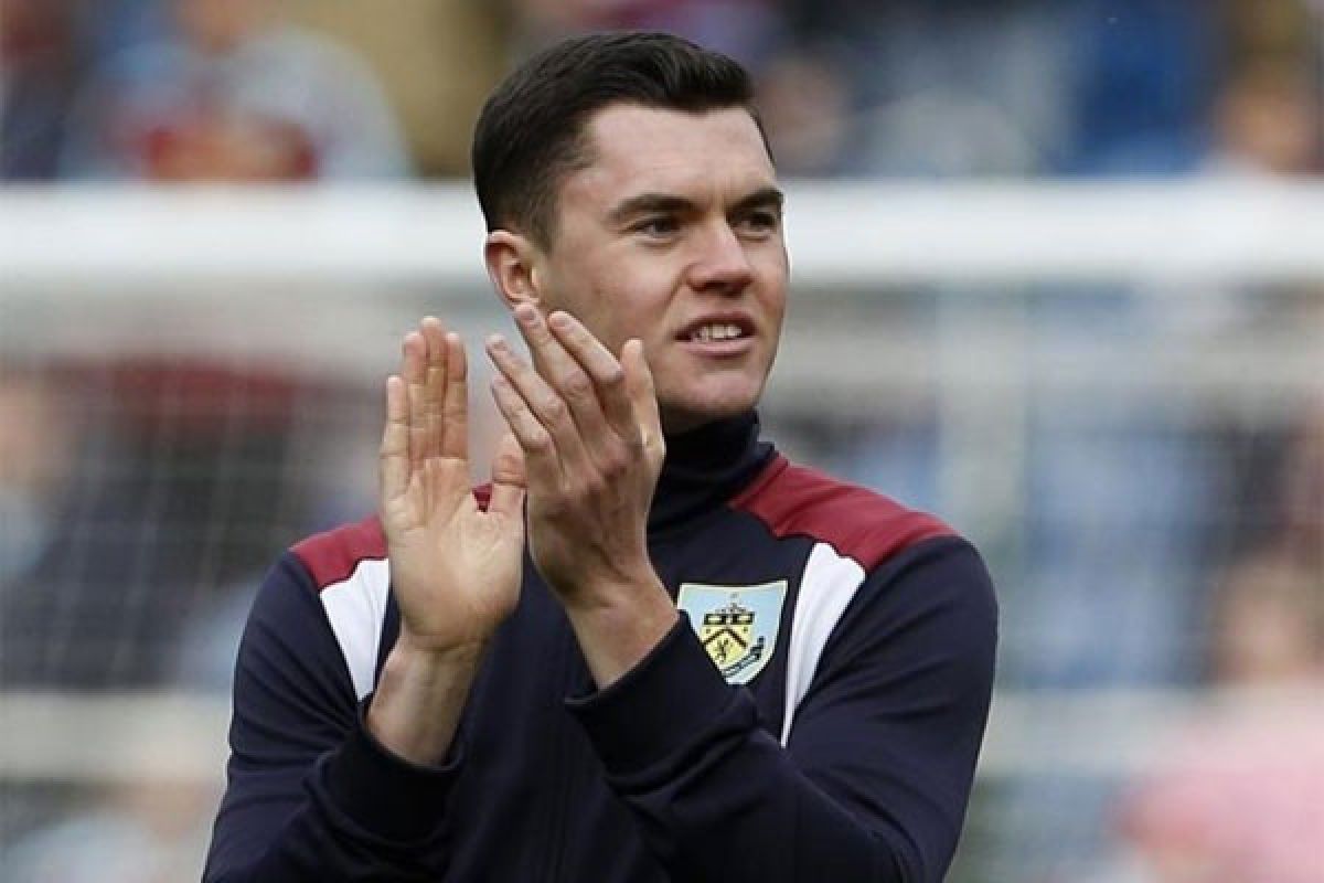 Duh! Michael Keane Bek Everton Dilarikan ke Rumah Sakit, Kenapa Ya?