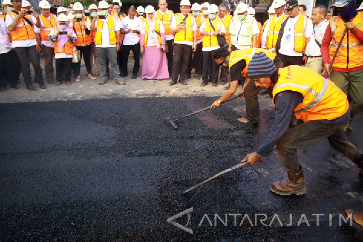 Aspal Campur Limbah Plastik Diuji Gelar di Ruas Gempol