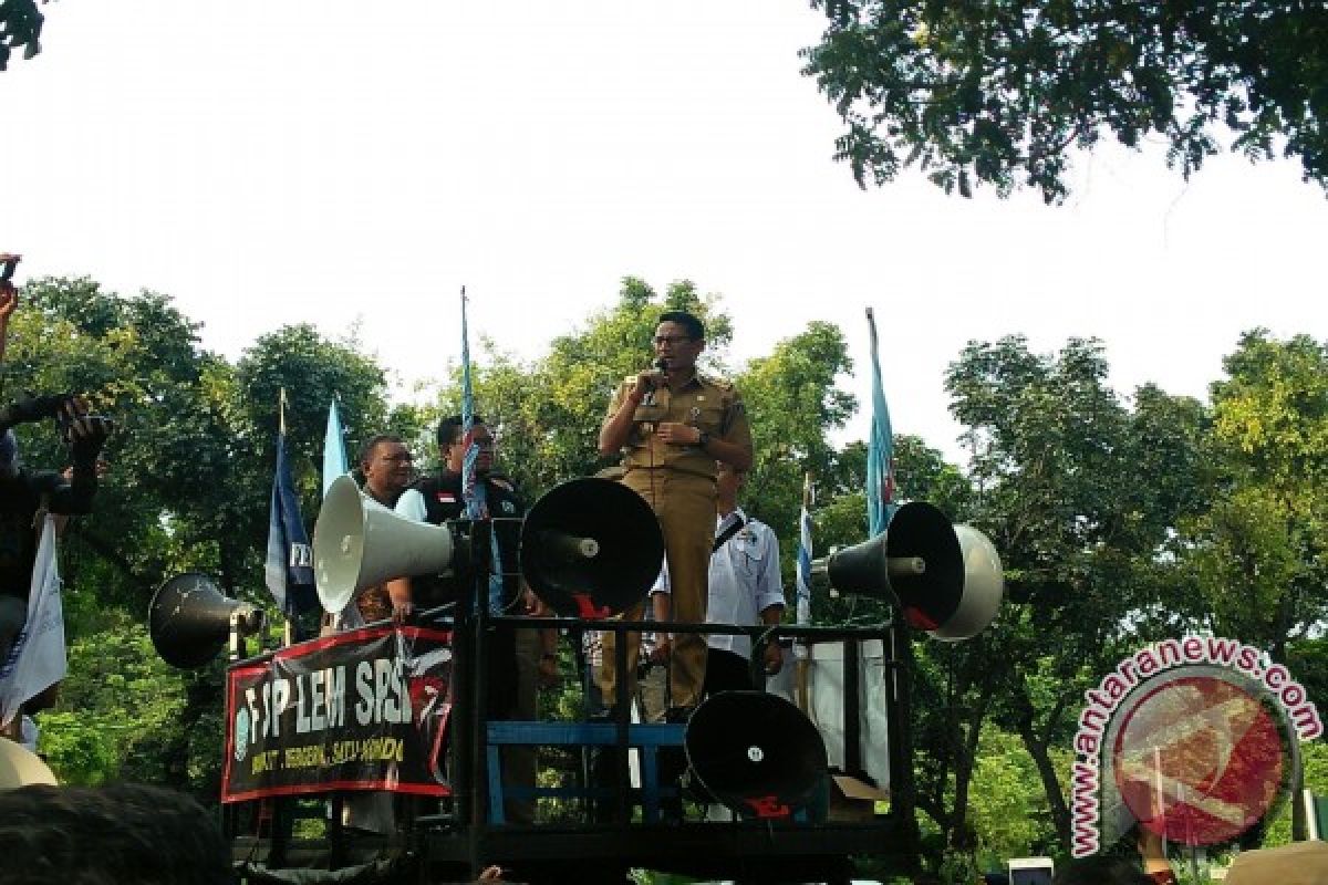 Sandiaga temui buruh yang demo UMP