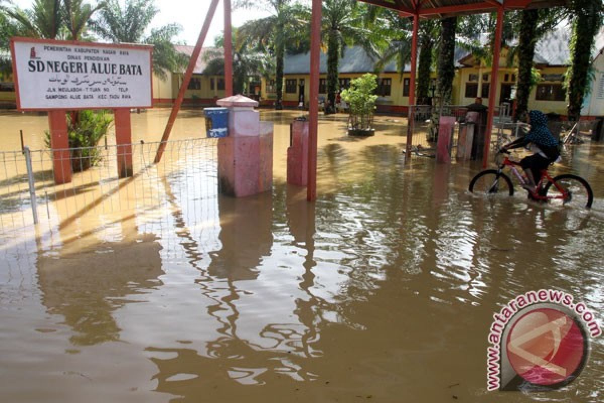 Banjir meluas BPBD Singkil evakuasi warga