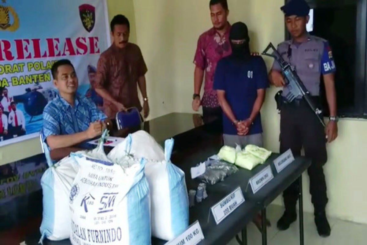 Polair Polda Banten Tangkap Penjual  Bahan Peledak