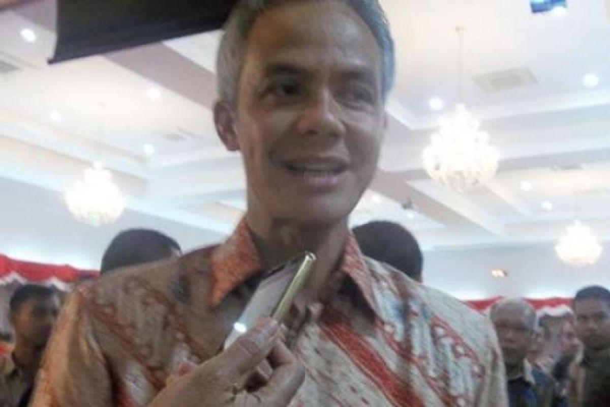 Ganjar Pranowo Apresiasi Antusiasme Warga Ikuti Tradisi Buka Luwur