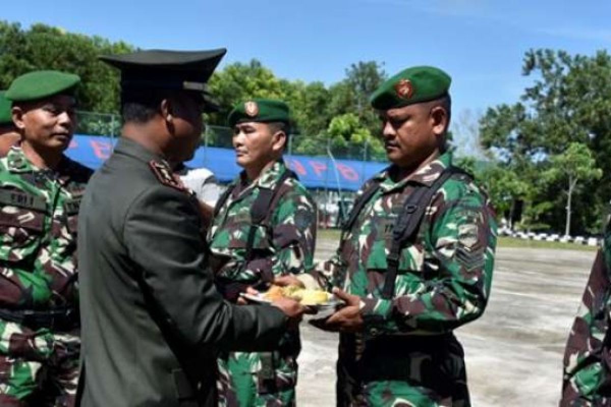 Kado HUT TNI Bengkalis, 12 Prajurit Naik Pangkat