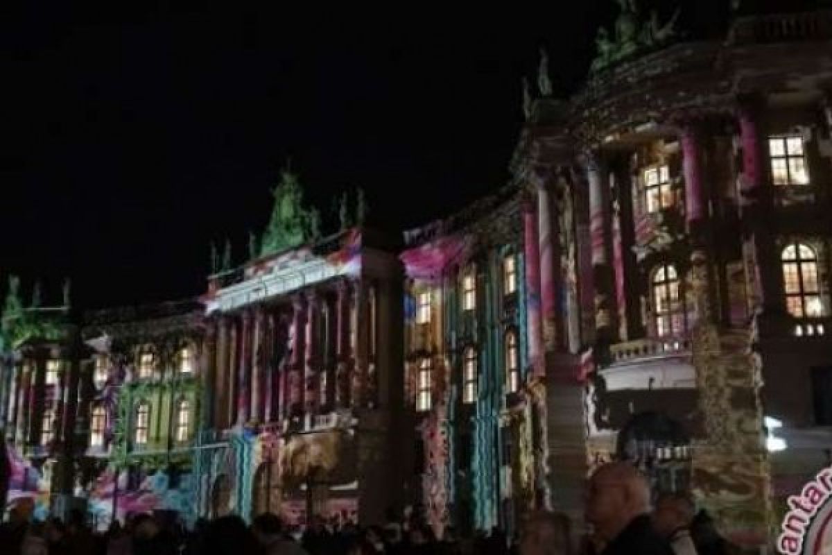 Keindahan Gereja Katedral Tertua Di Berlin Dibalut Cahaya