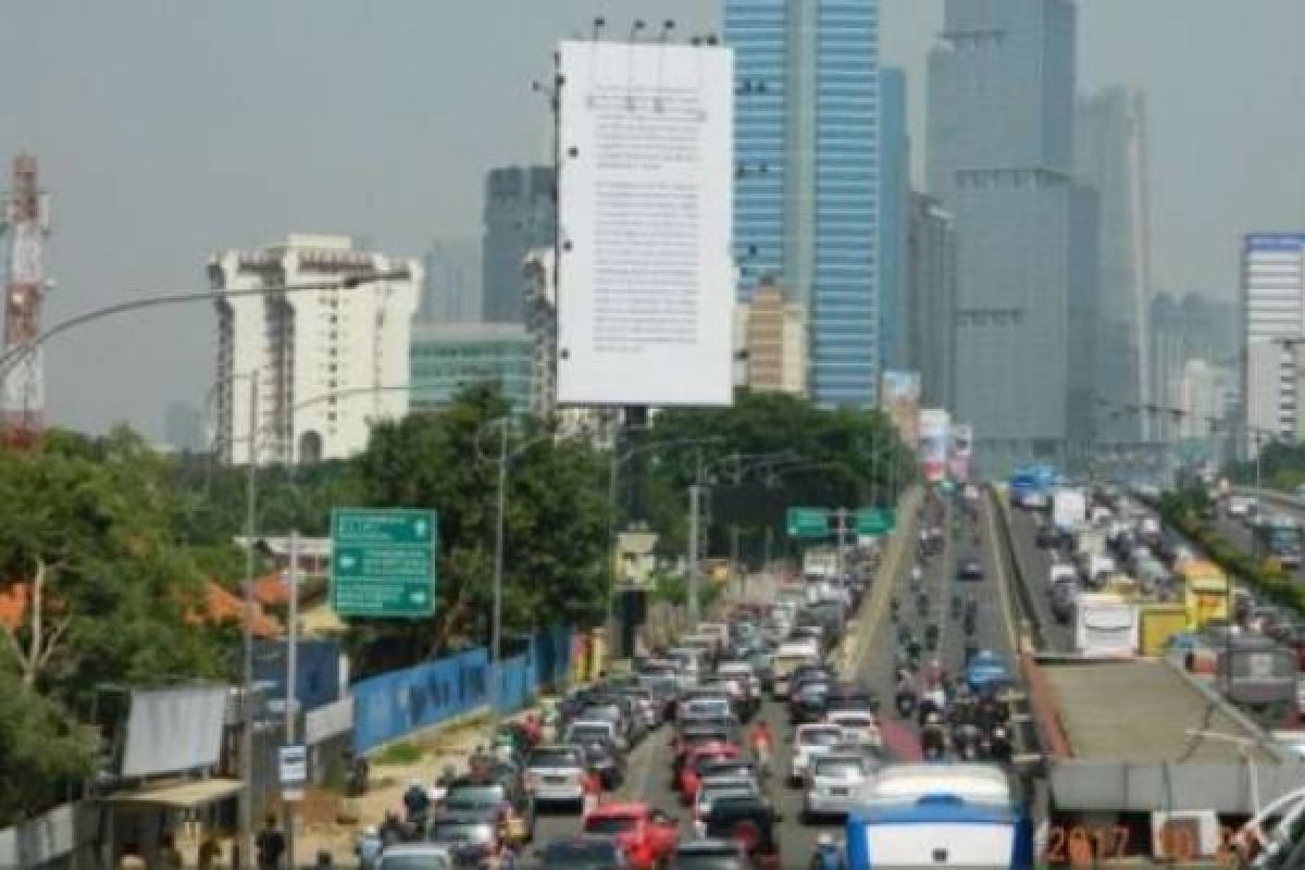 Papan Iklan Gojek Curi Perhatian Warga Net