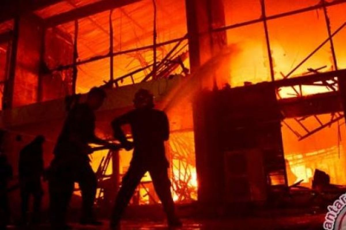 Polisi Lakukan Penyelidikan Terhadap Kebakaran Gudang Di Pekanbaru