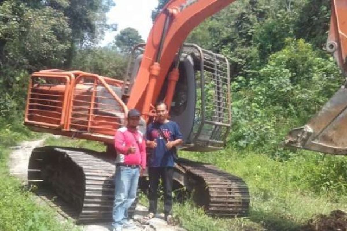 Dinas PUPR OKU perbaiki jalan rusak