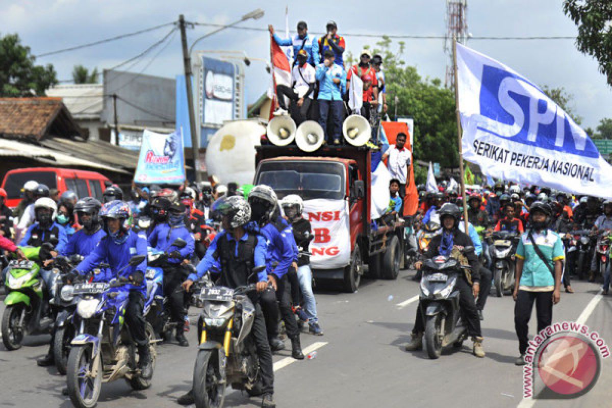 Gubernur Banten diminta laksanakan putusan MA