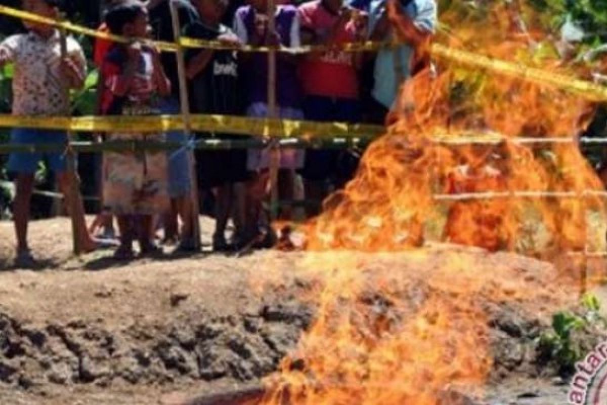 18 Keluarga Diungsikan Akibat Semburan Api Dari Sumur Bor