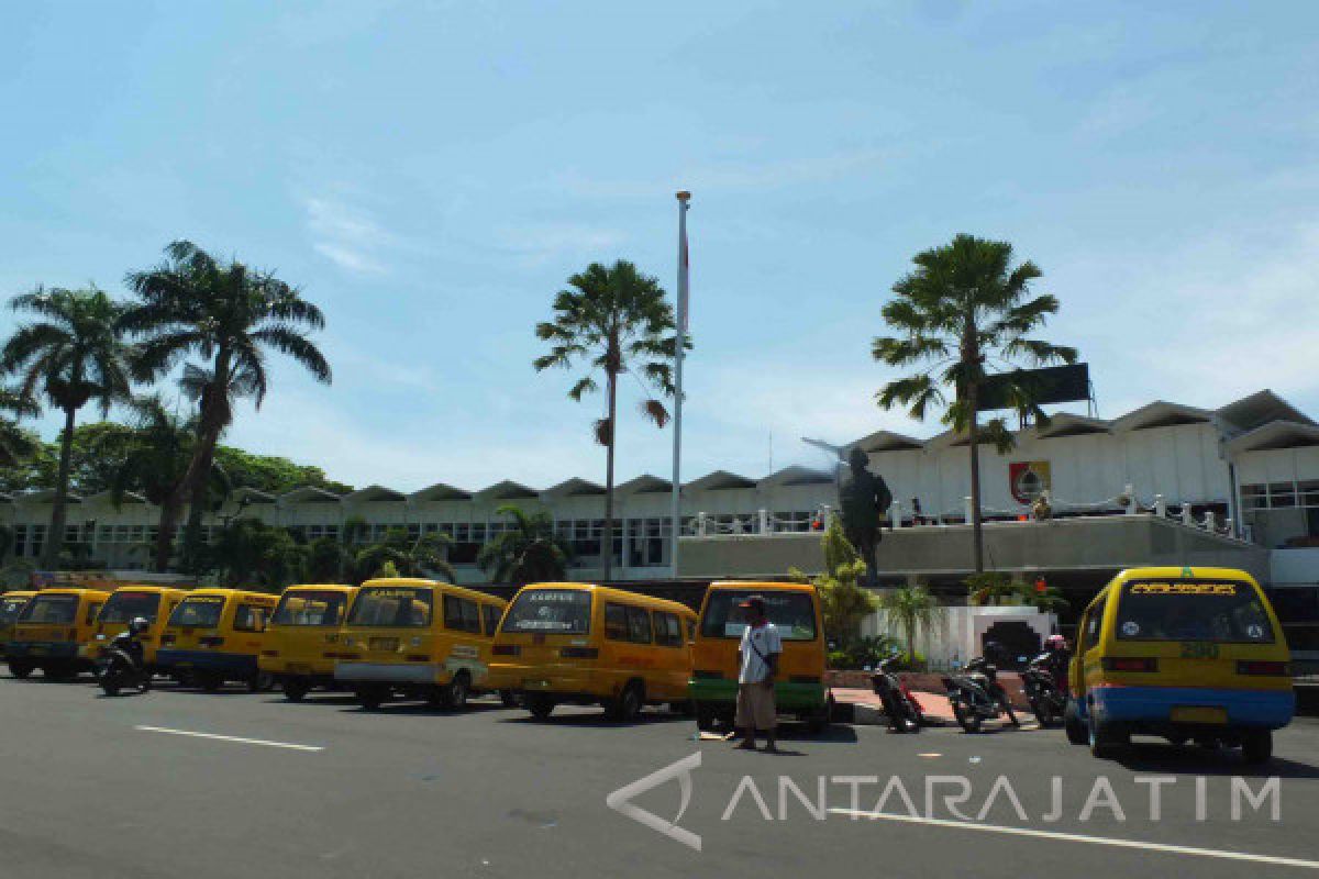 Demo Sopir Angkot di Jember Nyaris Ricuh