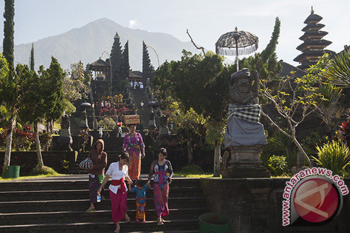 Umat Hindu Dharma di Bali rayakan Galungan