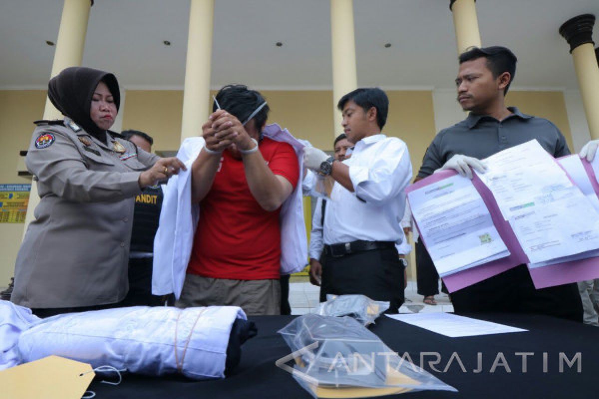 Polisi Ringkus Dokter Gadungan di Surabaya