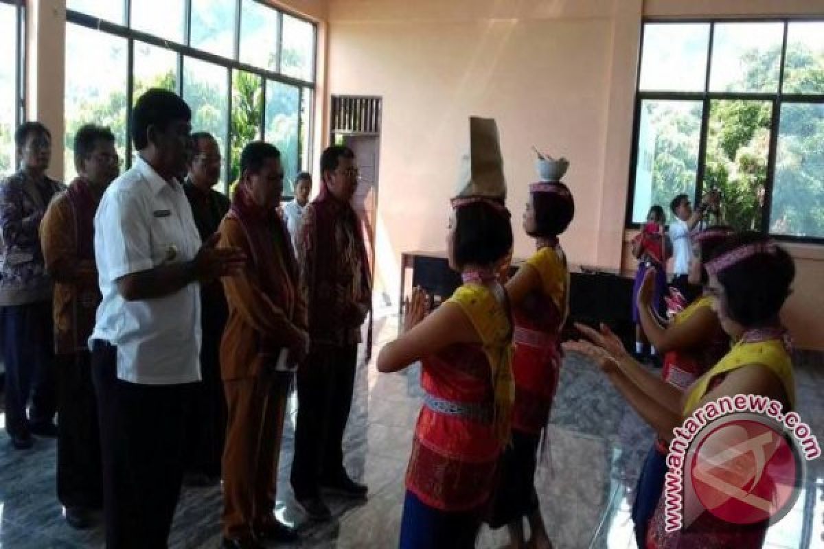 Wakil Bupati Samosir Tinjau Kesiapan SMA Katolik