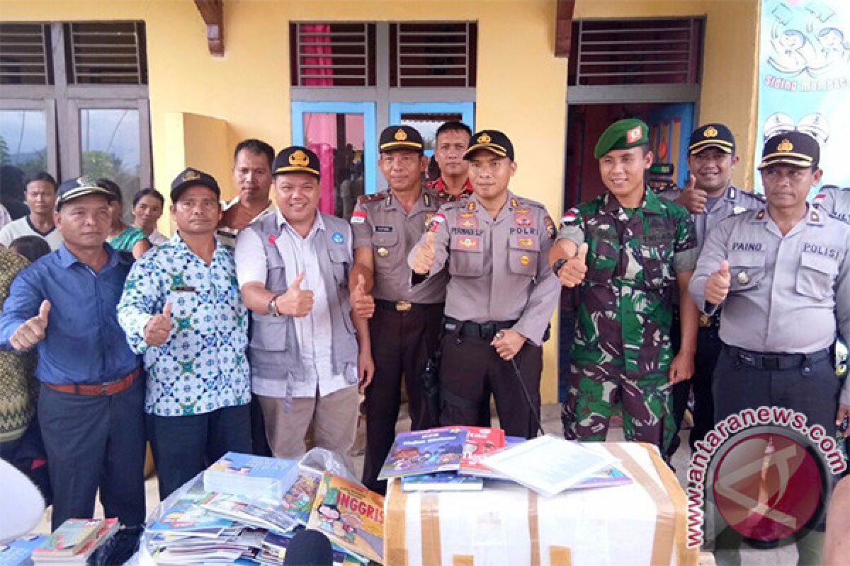 Polres Bengkayang Salurkan Bantuan Ke SMA Perbatasan 