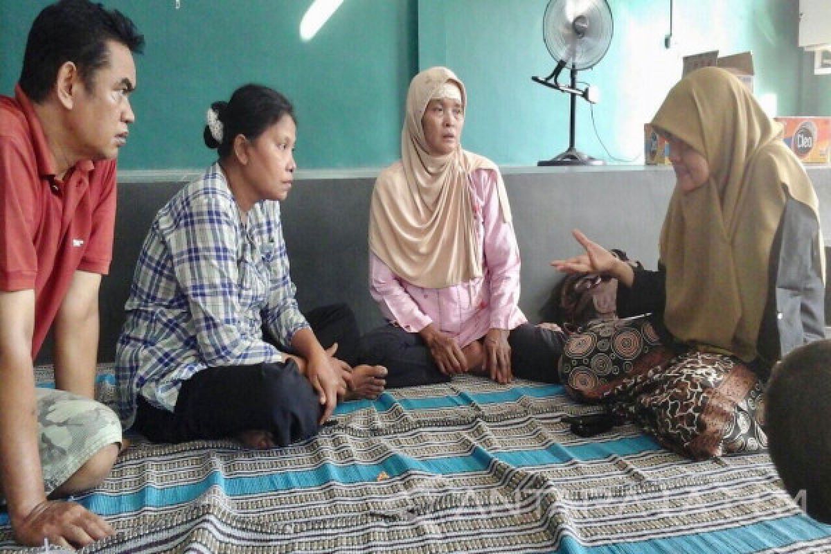Legislator Kunjungi Warga Korban Kebakaran Jambangan Surabaya 