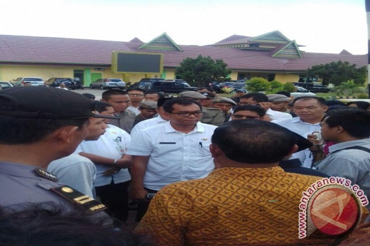 Usai Pilkades, Masyarakat Desa Gelar Demontrasi