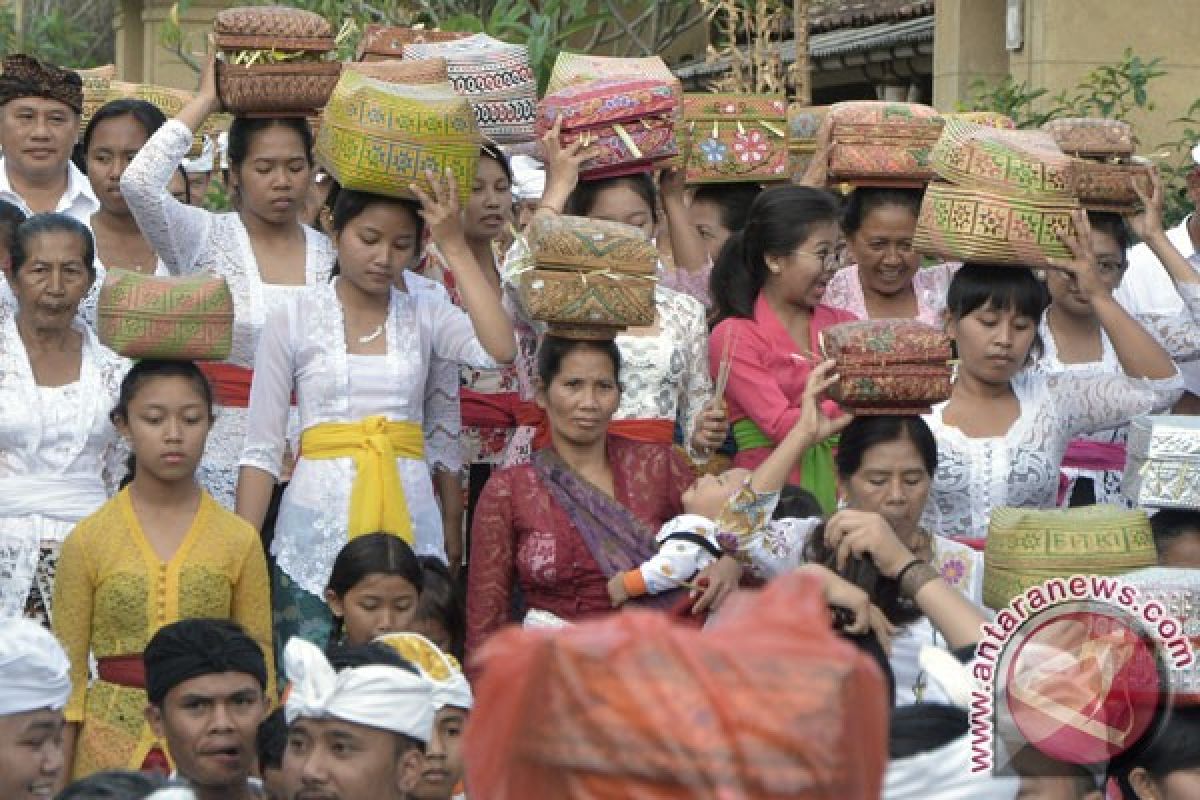 Umat Hindu rayakan Hari Suci Galungan