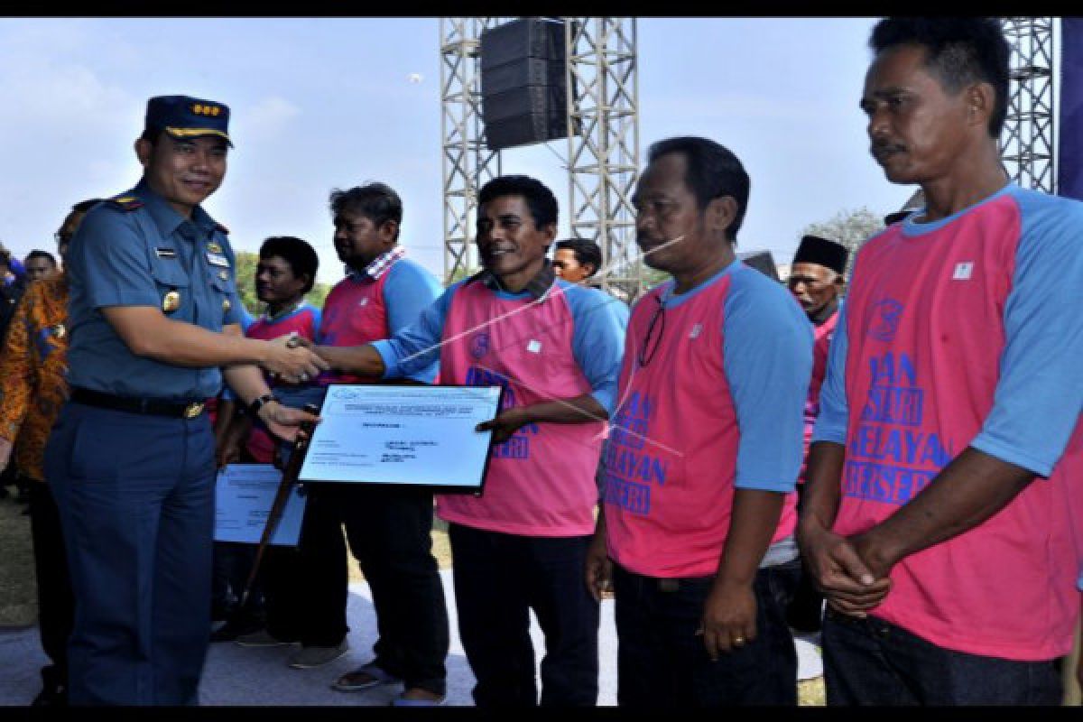 Nelayan Banten Peroleh Bantuan Alat Penangkap Ikan