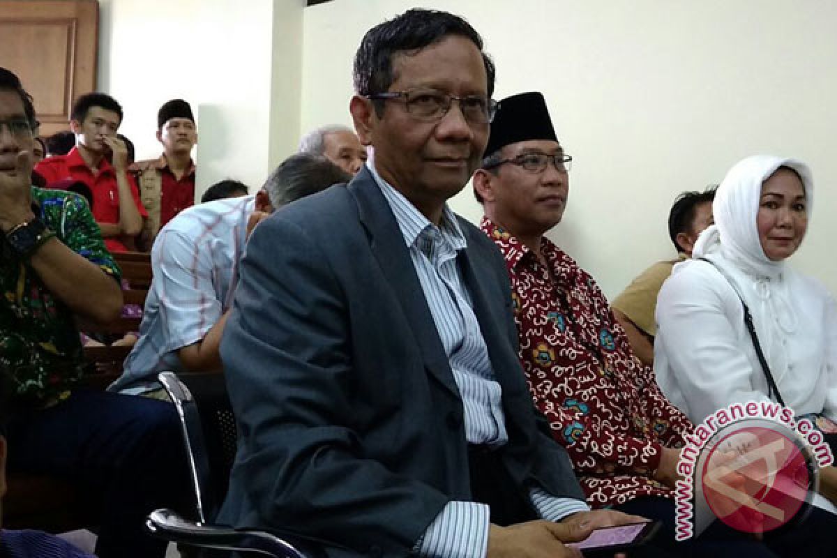 Mahfud MD Hadiri Sidang Korupsi Gubernur Bengkulu