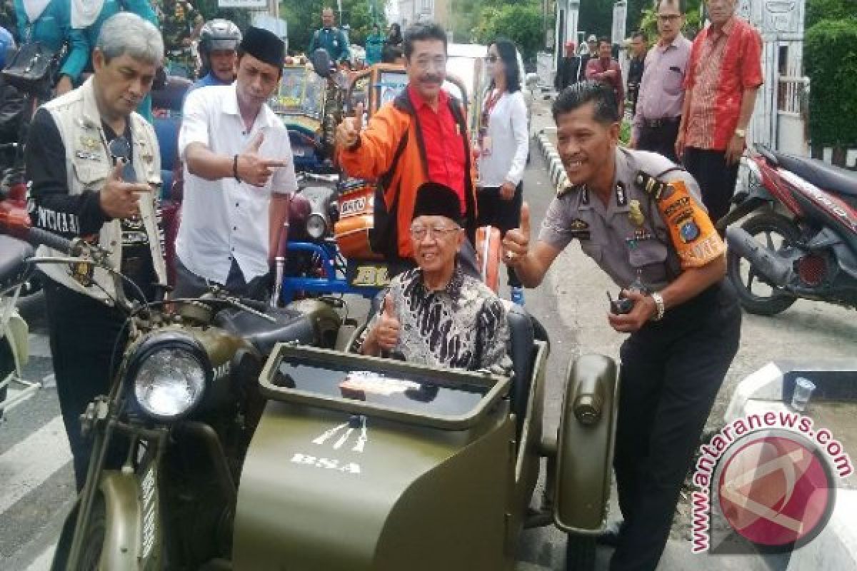 Gus Sholah Keliling Pematangsiantar Naik 